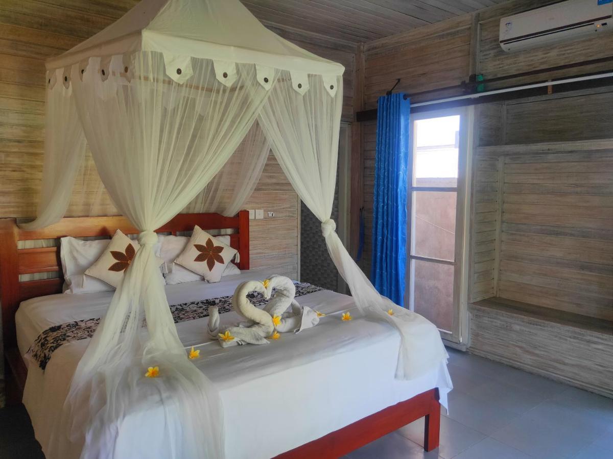 Готель Vista Huts Lembongan Екстер'єр фото