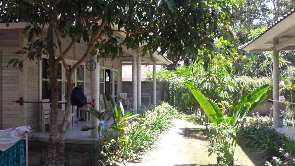Готель Vista Huts Lembongan Екстер'єр фото