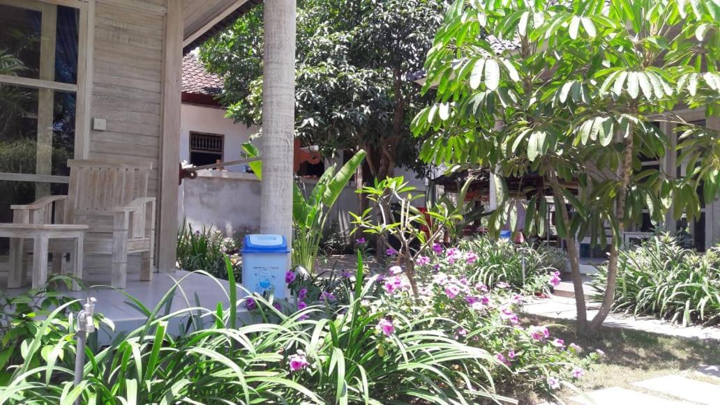Готель Vista Huts Lembongan Екстер'єр фото