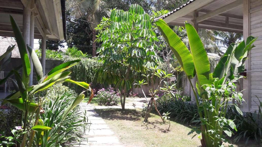 Готель Vista Huts Lembongan Екстер'єр фото